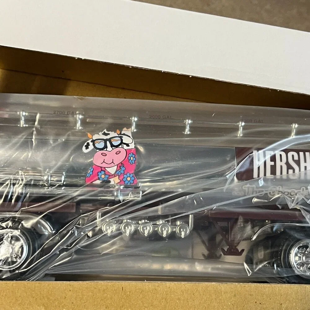 Hershey's‎ Toy Truck Coinbank with Lights and Sounds (in Original Box)